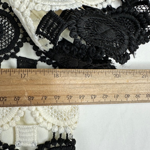 Charter Club Women’s Blouse Crochet Black/ Beige Short Sleeve Size‎ Medium - Picture 5 of 6